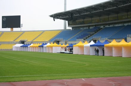 Namiot ze stelażem stalowo-aluminiowym