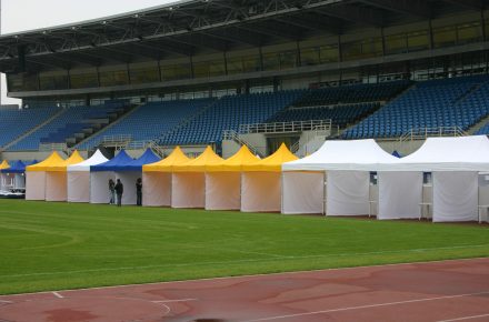 Namiot ze stelażem stalowo-aluminiowym